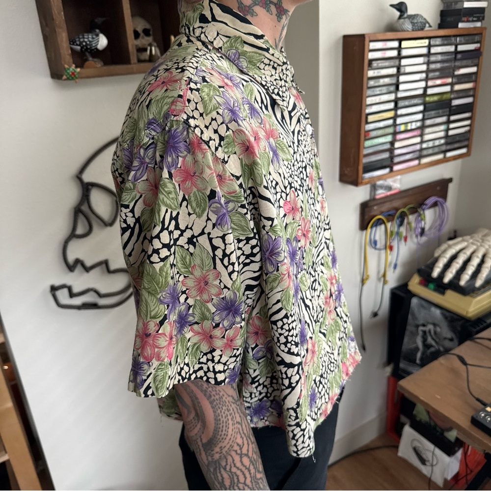 Vintage 80s Cropped Floral Animal AOP Short Sleeve Button Down ~ Size Large - Picture 4 of 9